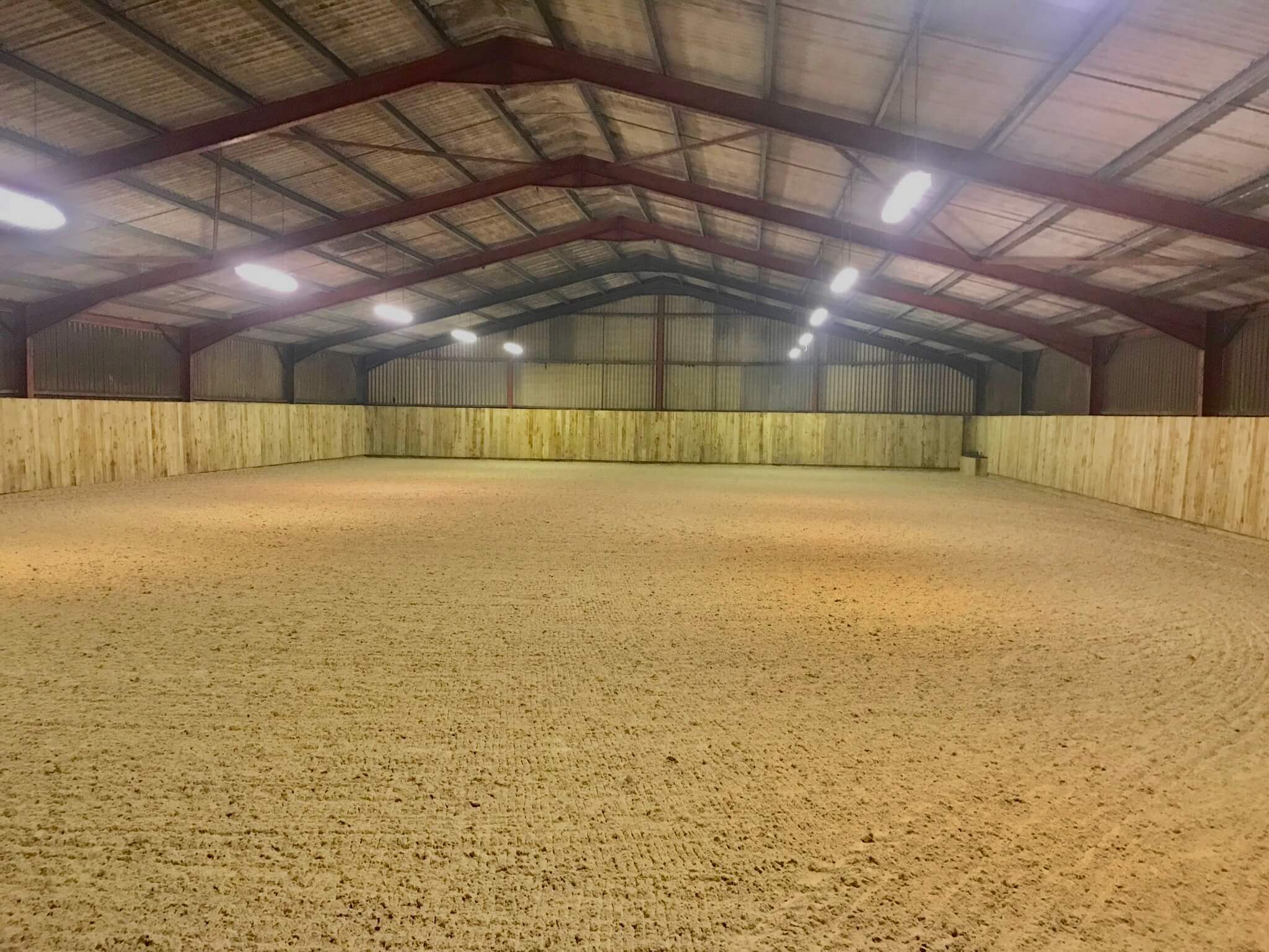 Prepared ménage riding arena surface
